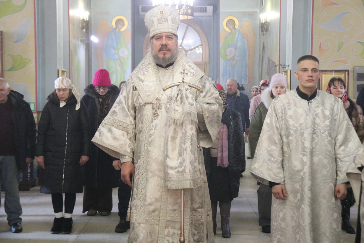 Епископ Николай возглавил всенощное бдение.