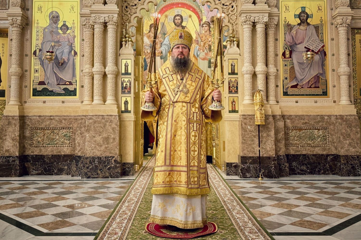 В главном храме Приморья правящий архиерей совершил всенощное бдение