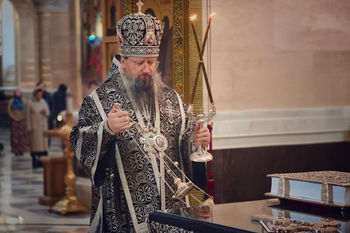 Митрополит Павел совершил литургию Преждеосвященных Даров в Спасо-Преображенском соборе