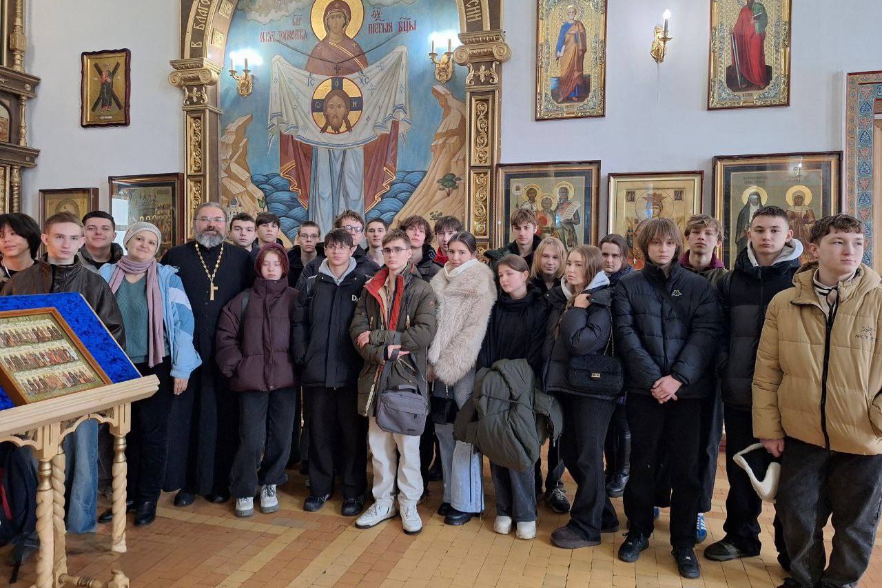Порт-Артурский храм посетили студенты колледжа машиностроения и транспорта