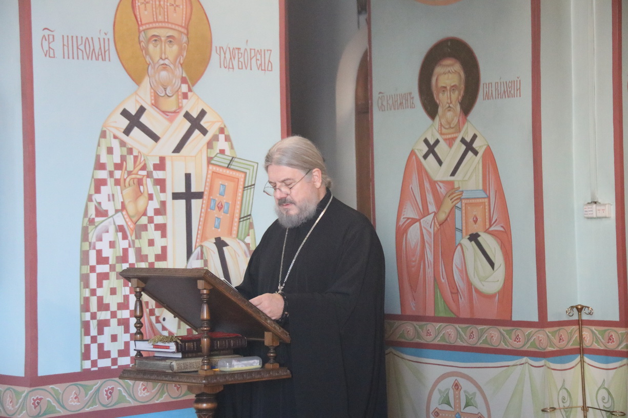 В Казанском соборе прошло вечернее богослужение.