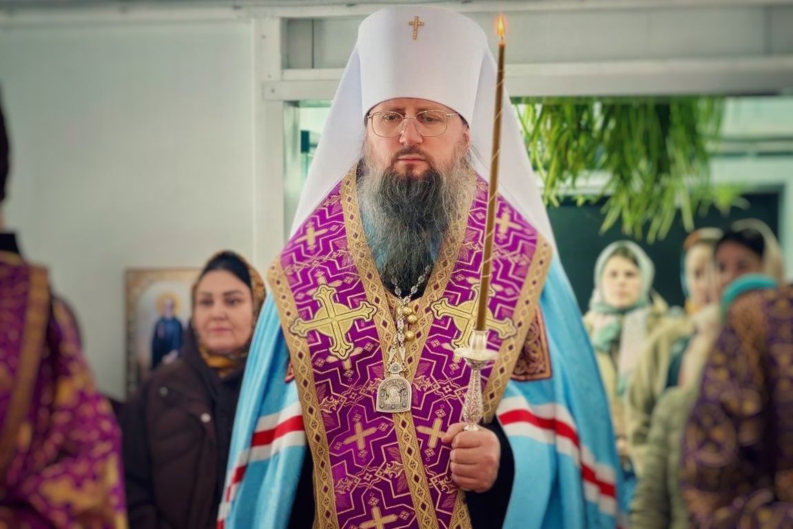 Митрополит Павел совершил утреню и первый час в Казанском храме Уссурийска