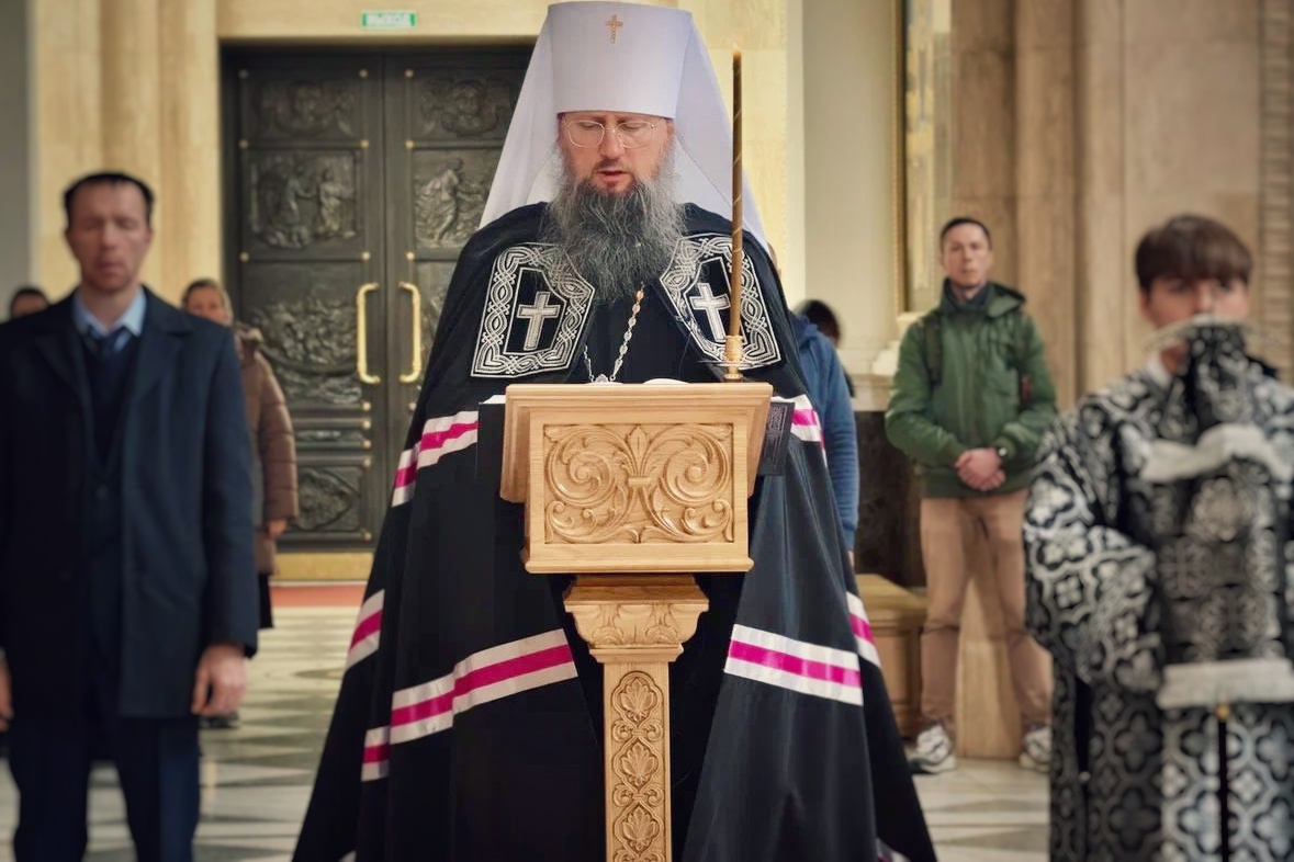 Правящий архиерей возглавил утреню с чтением покаянного канона прп. Андрея Критского в главном храме Приморья