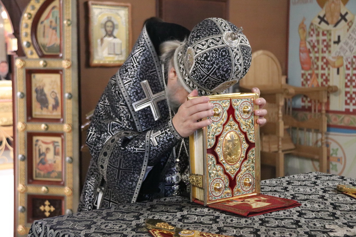 Епископ Находкинский и Преображенский Николай возглавил Литургию Преждеосвященных Даров в Казанском соборе г. Находки.