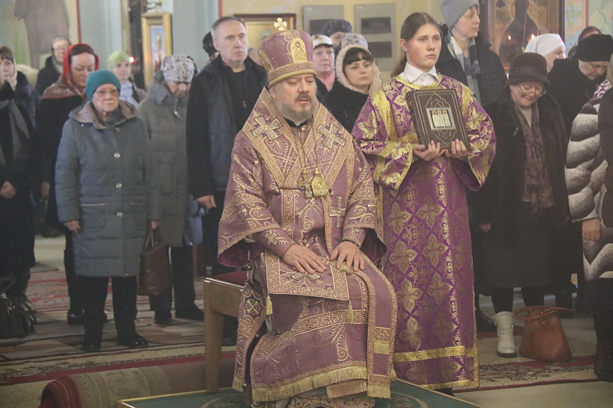 В неделю 2-ю Великого Поста, памяти святителя Григория Паламы, епископ Находкинский и Преображенский Николай совершил Божественную Литургию свт. Василия Великого в Казанском Кафедральном соборе г. Находки.