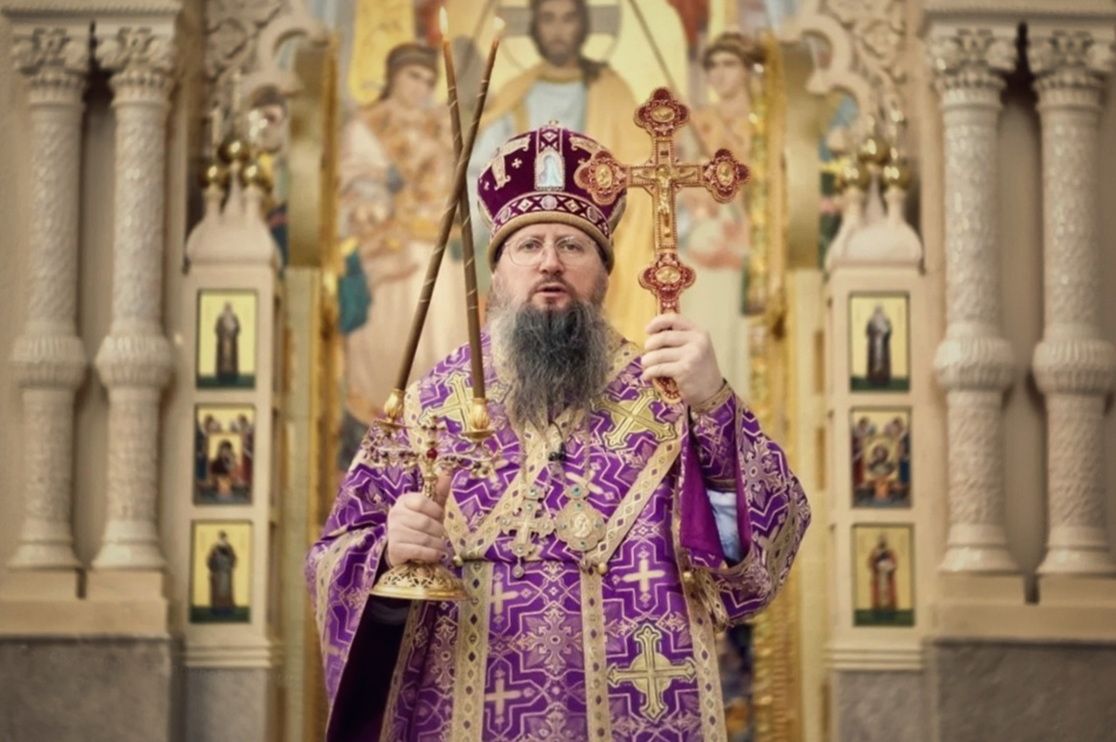 Литургию Великого Четверга в Спасо-Преображенском соборе возглавил митрополит Павел