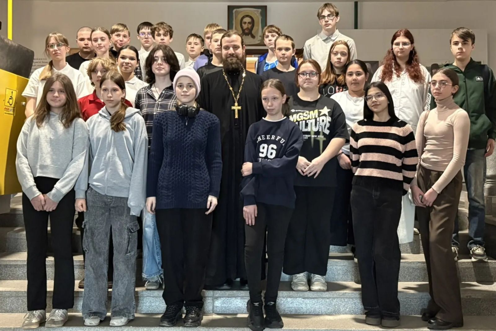 Проект «Крепкая семья»: школьники Владивостока побывали на экскурсии в Спасо-Преображенском соборе