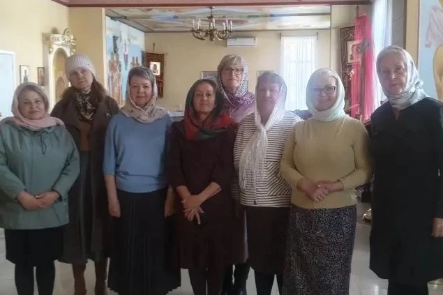 Медработники Хасанской больницы посетили храм Рождества Христова с экскурсией