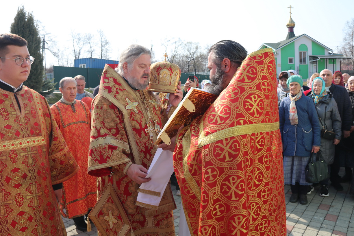 В неделю 2-ю по Пасхе, апостола Фомы, епископ Находкинский и Преображенский Николай возглавил Божественную литургию в храме в честь преподобных Макария Египетского, Силуана Афонского и Онуфрия Великого г. Партизанска.