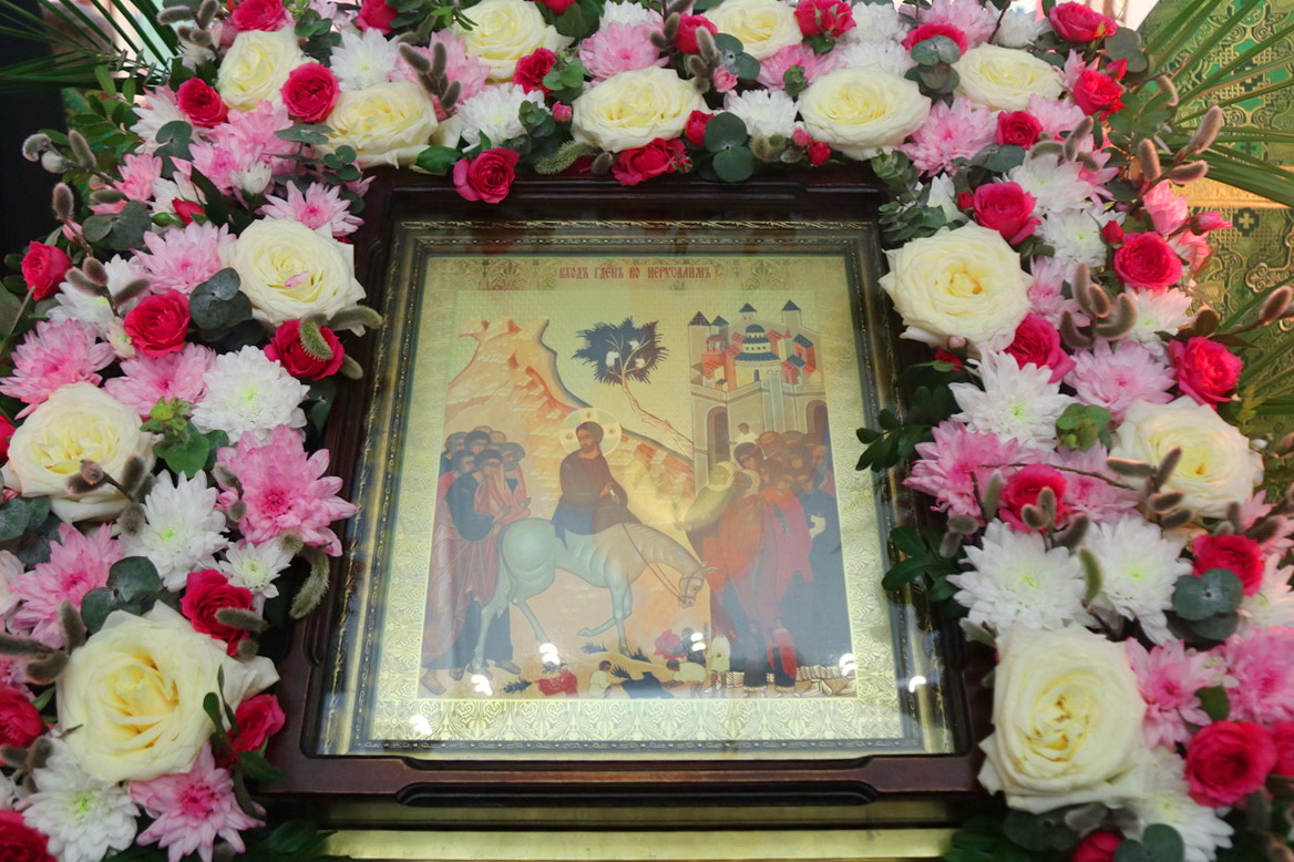 В Вербное воскресенье епископ Находкинский и Преображенский Николай совершил Божественную литургию свт. Иоанна Златоуста в Казанском Кафедральном соборе г. Находки.