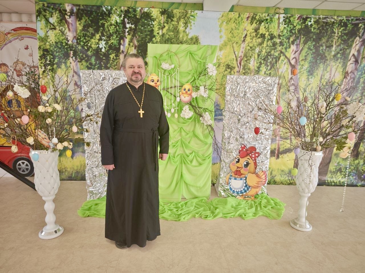 Священник посетил детский сад в преддверии Пасхи.