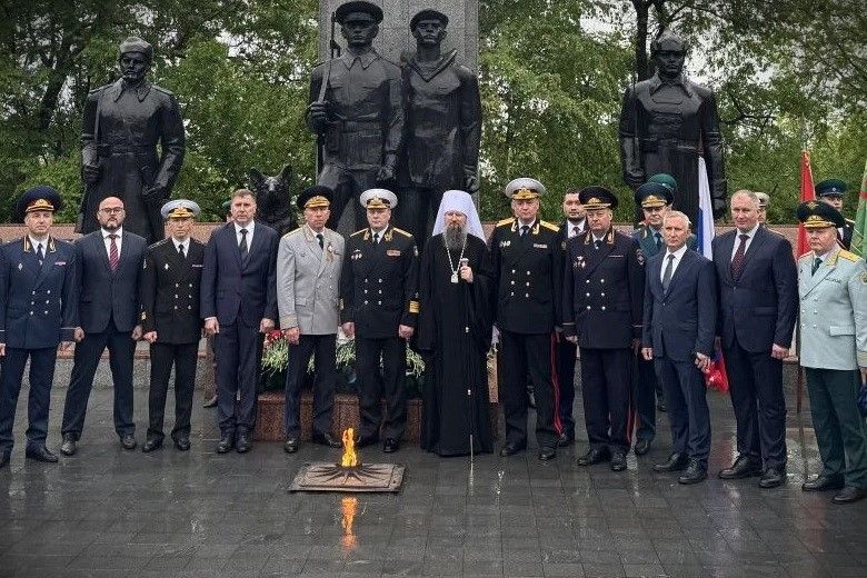 Митрополит Павел принял участие в торжествах в честь Дня пограничника во Владивостоке.
