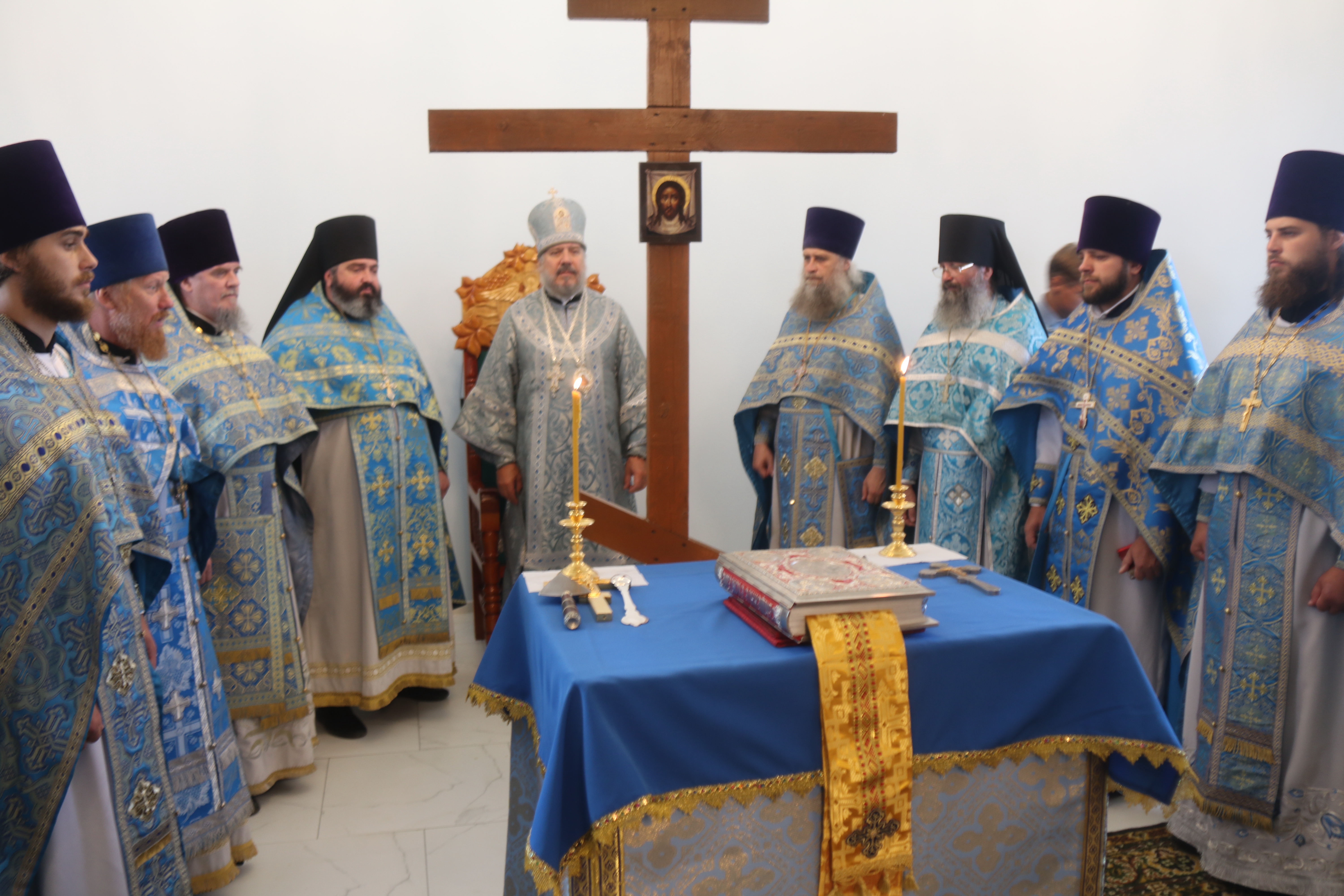 Епископ Николай совершил Божественную литургию в строящемся храме в честь иконы Божией Матери "Всецарица" с. Новицкое.